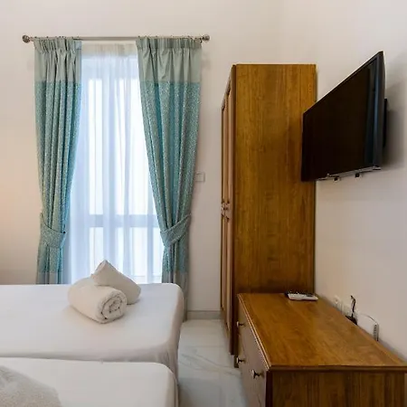 Designer Apt On Promenade, Perfect Location Bu 360 Estates *