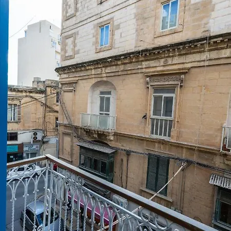 Designer Apt On Promenade, Perfect Location Bu 360 Estates