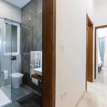 Designer Apt On Promenade, Perfect Location Bu 360 Estates Daire