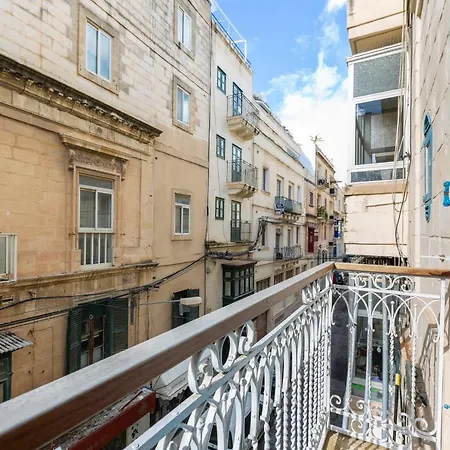 Designer Apt On Promenade, Perfect Location Bu 360 Estates